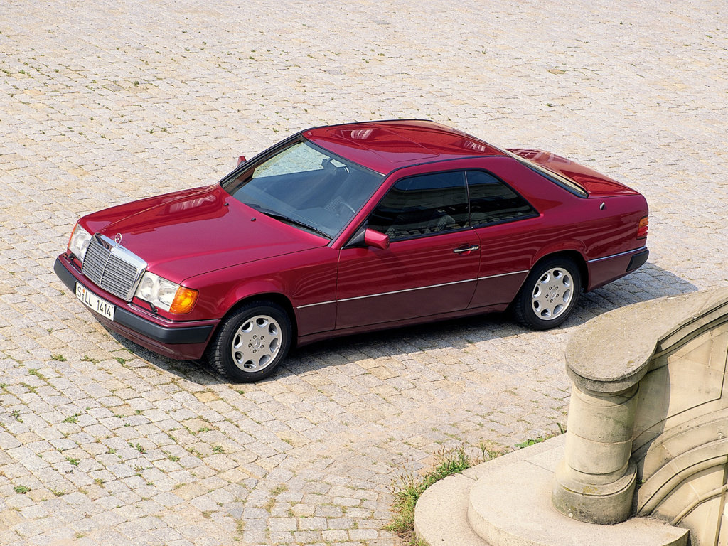 Mercedes-Benz C124 se poprvé představil na ženevském autosalonu 1987.