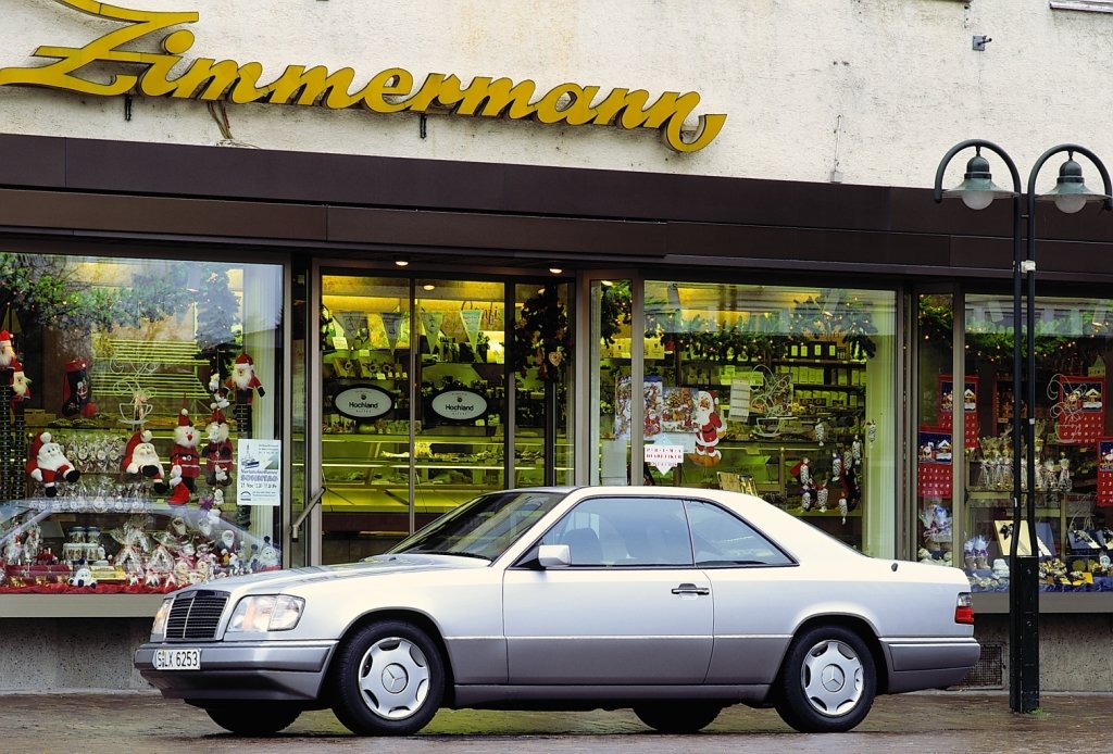 Mercedes-Benz C124 se poprvé představil na ženevském autosalonu 1987.