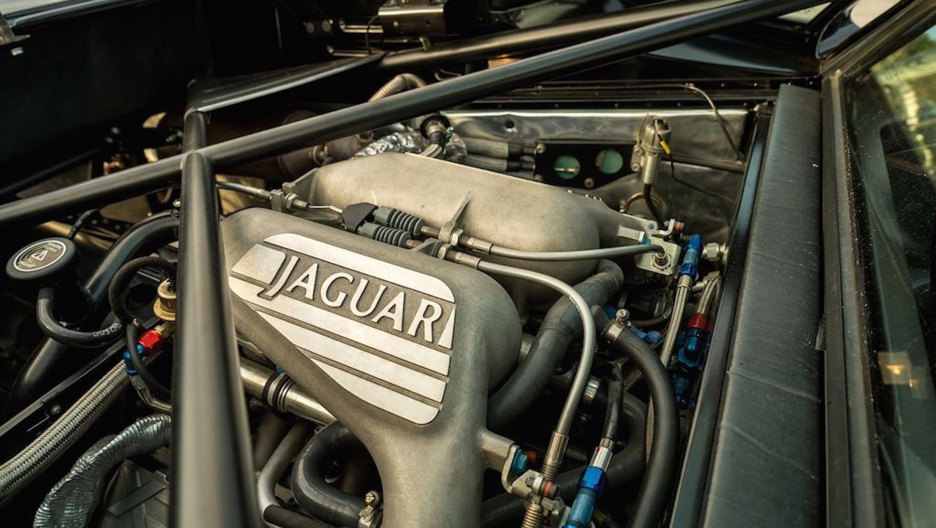 Ultimátní Jaguar XJ220 jde do dražby