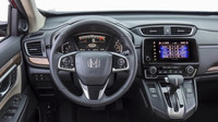 Pátá generace Hondy CR-V je v USA dostupná se dvěma motory a čtyřmi stupni výbavy.