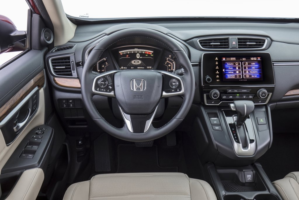 Pátá generace Hondy CR-V je v USA dostupná se dvěma motory a čtyřmi stupni výbavy.