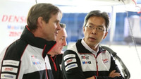 Technický ředitel Toyota Gazoo Racing Pascal Vasselon (vlevo) a Prezident týmu Toshio Sato
