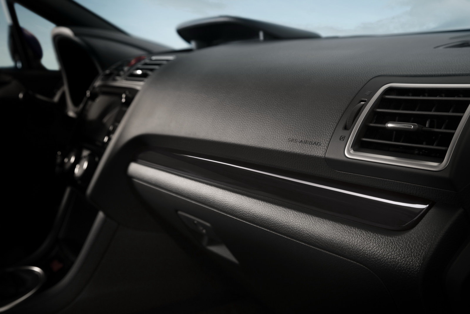 Subaru WRX STI nabízí pro nový modelový rok změny podvozku i designu.