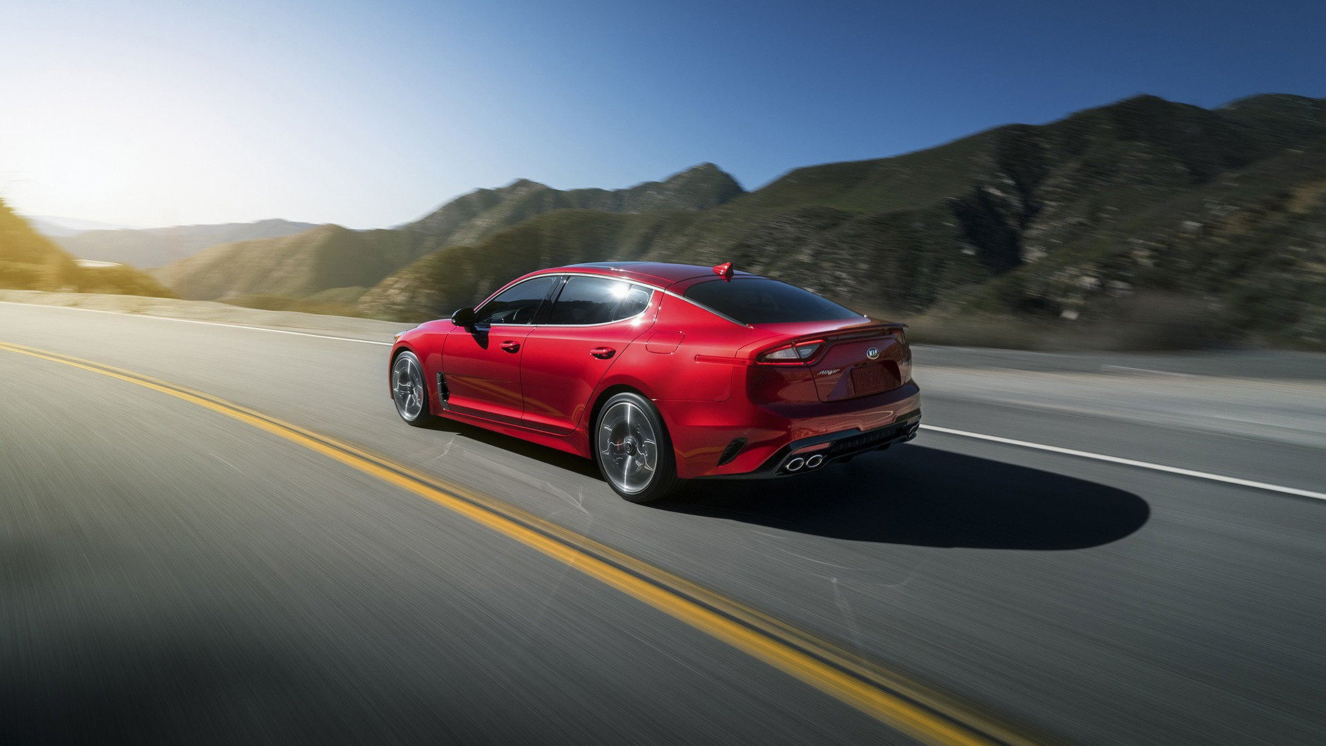 Kia Stinger má pohon zadních kol, šestiválec a povedený design.