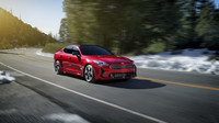 Kia Stinger má pohon zadních kol, šestiválec a povedený design.