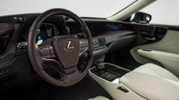 Páté vydání Lexusu LS ukazuje novou tvář japonské limuzíny.