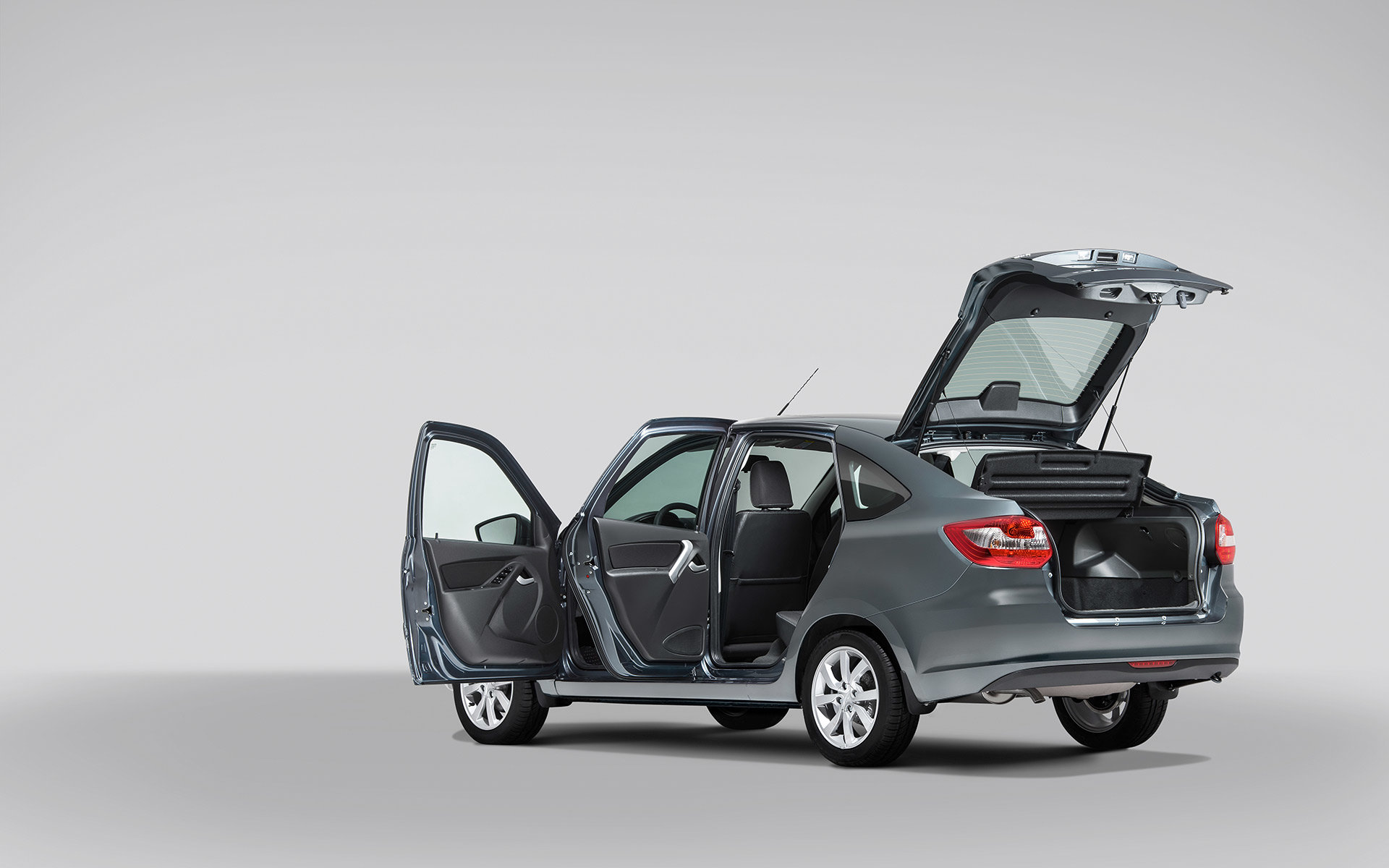 Lada Granta přichází na český trh jako sedan nebo liftback.