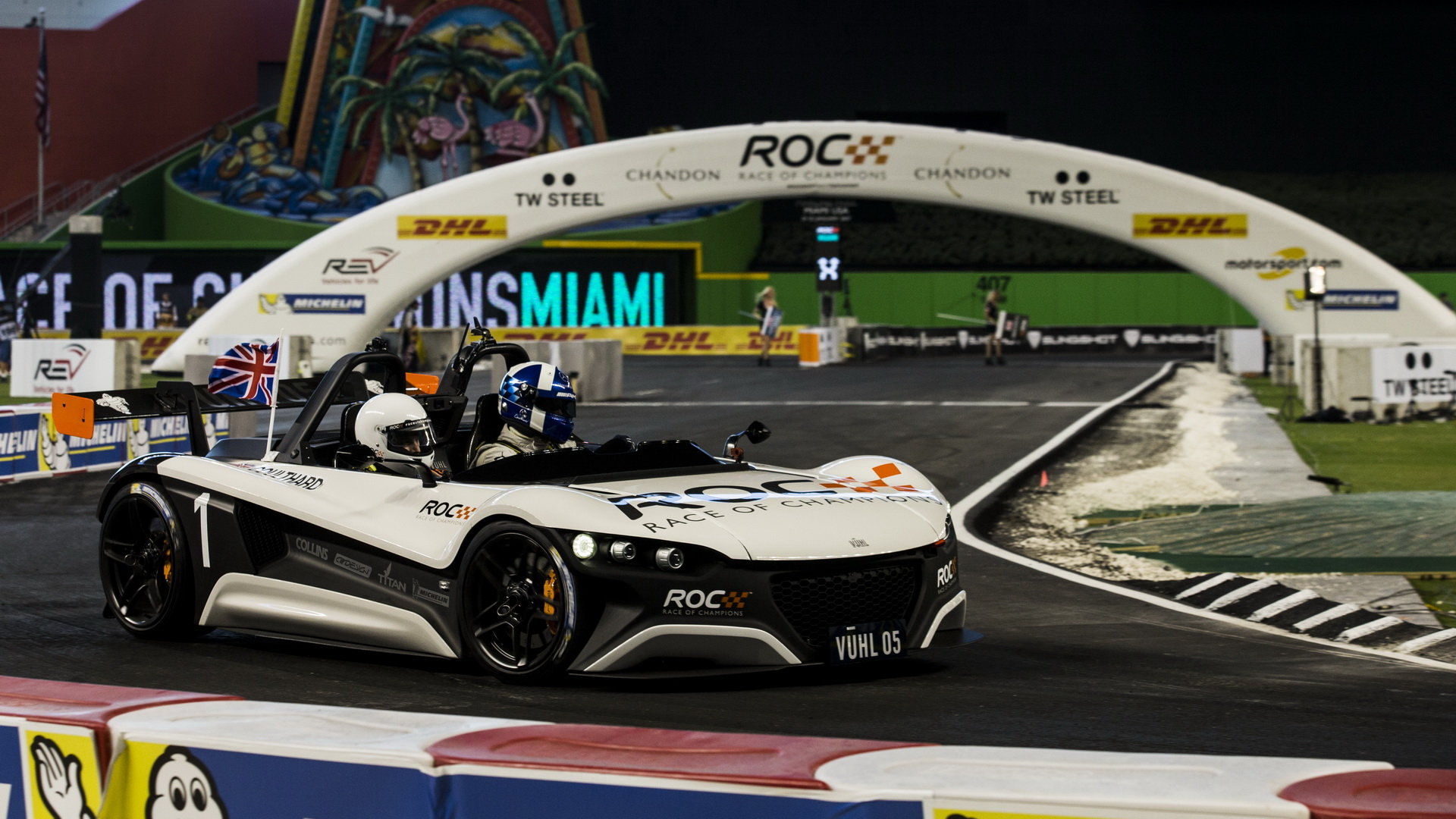 Závod šampionů 2017 v Miami - Coulthard s vozem VUHL 05