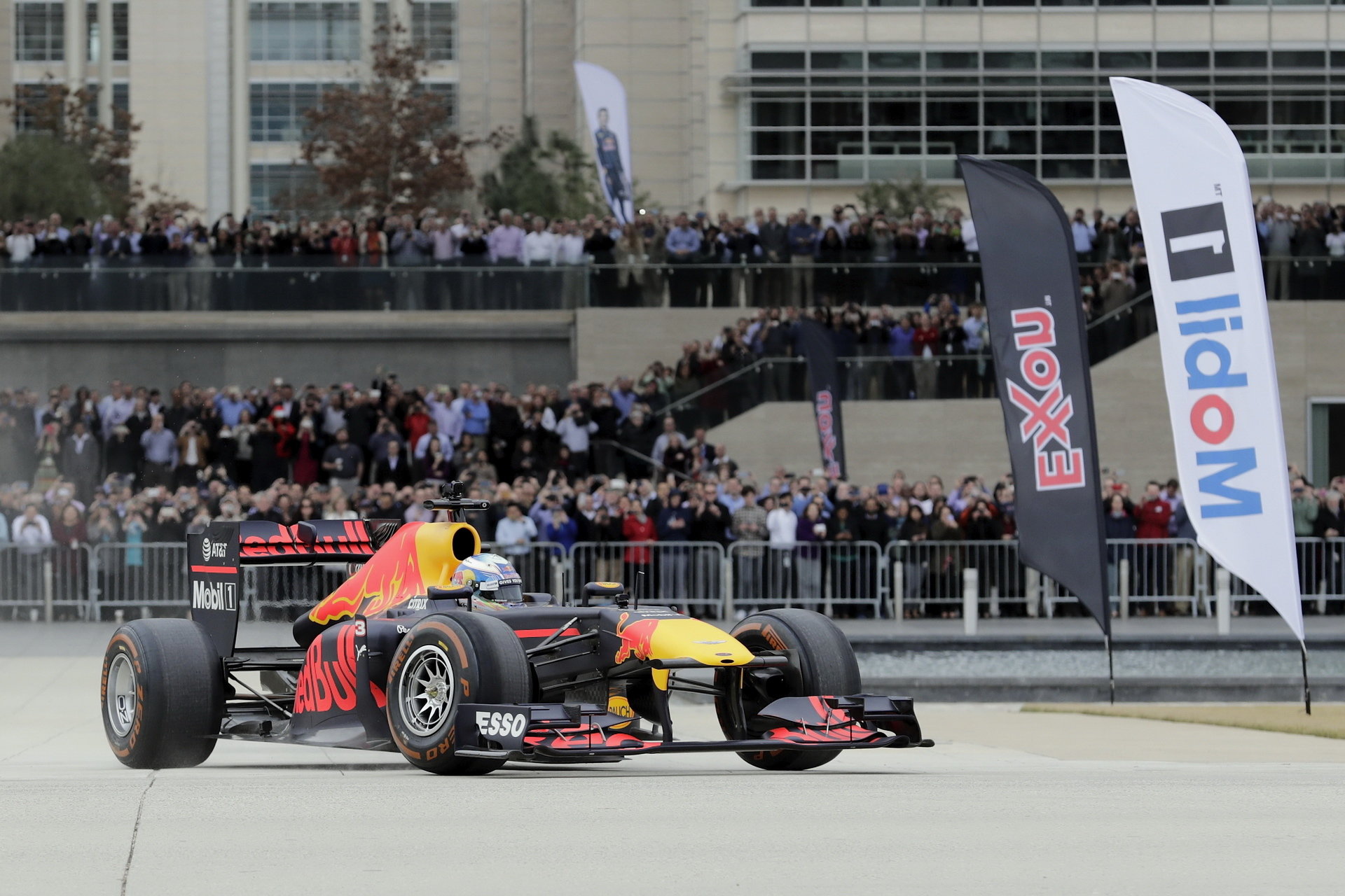 Obliba Daniela Ricciarda stoupá, třeba i díky akcím, jako byla ta v americkém Houstonu