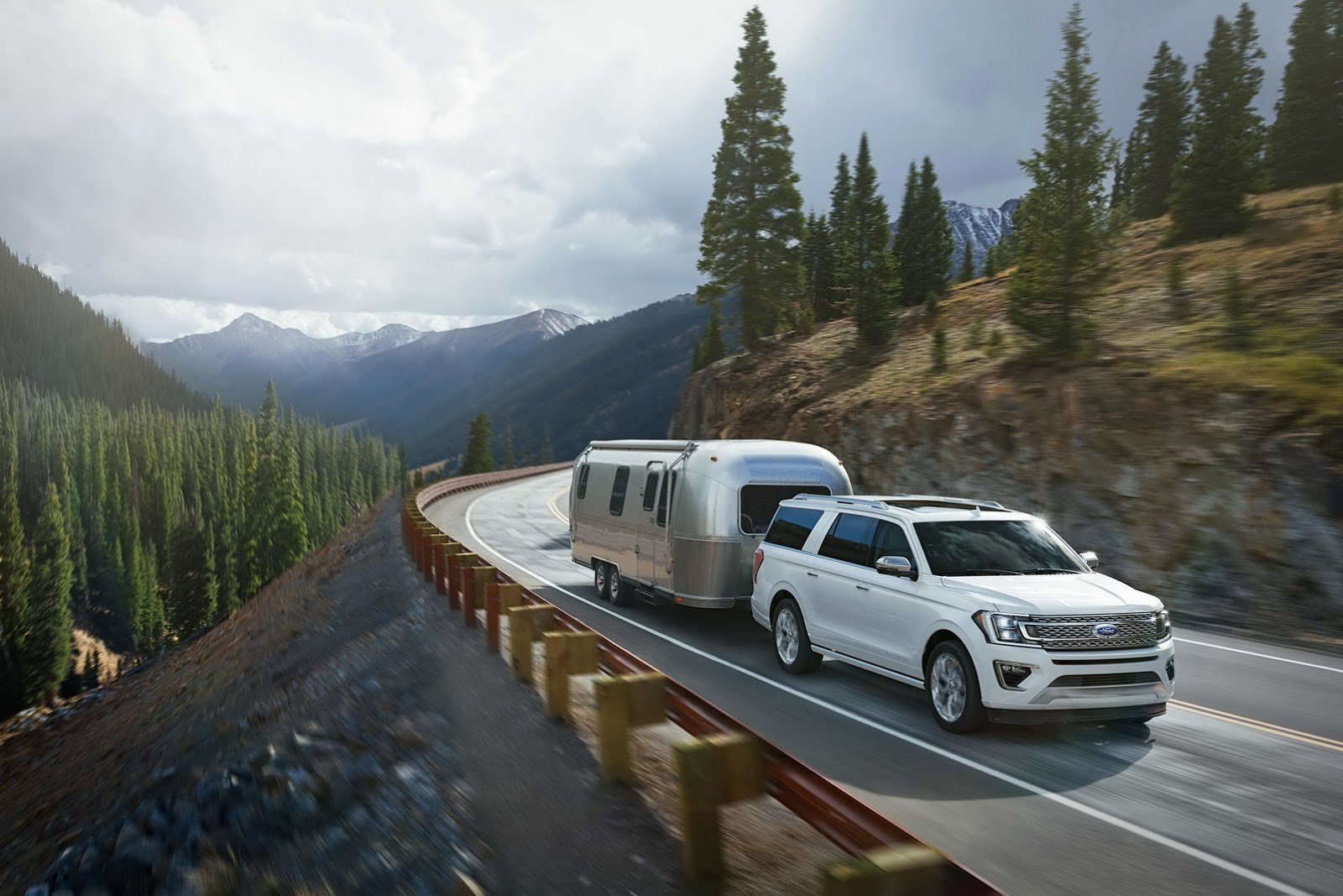 Expedition je největším SUV Fordu nejen v USA.