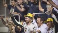 Nicki Thiim a Marco Sorensen se společně s týmem Aston Martin Racing radují ze zisku titulu Mistrů světa