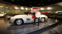 Valtteri Bottas na návštěvě muzea Mercedesu ve Stuttgartu