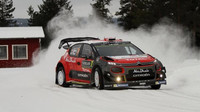 Kris Meeke ve Švédsku C3 WRC dvakrát "neuhlídal" a vůz jej "vypekl"
