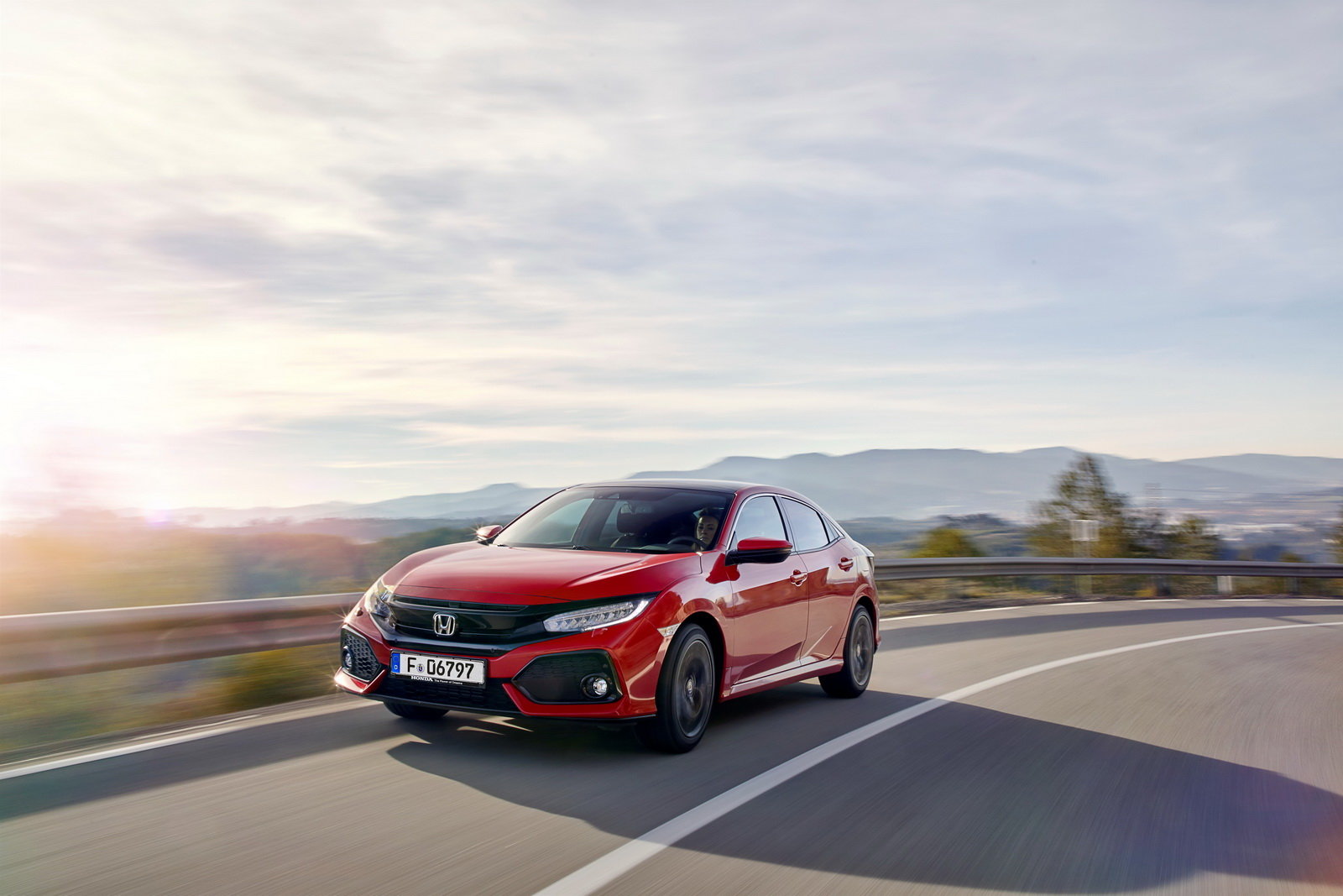 Honda Civic desáté generace přichází na náš trh.