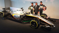 Majitel týmu Vijay Mallya s oběma svými jezdci u nové Force Indie VJM10