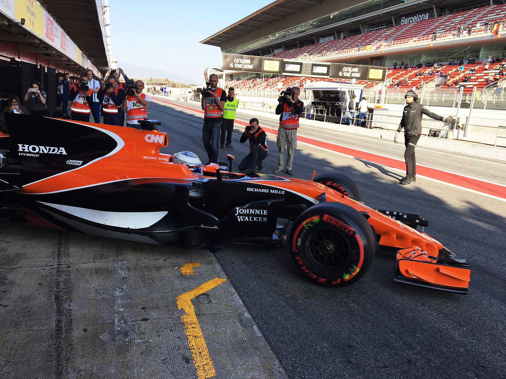 McLaren měl v pondělí velké prodlevy