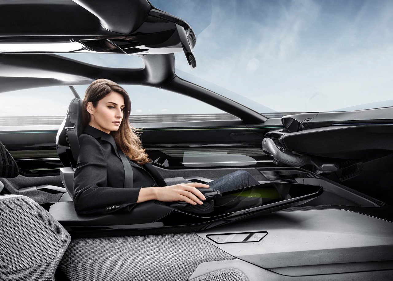 Peugeot Instinct je nejnovější ukázkou propojení mobilních technologií a auta.