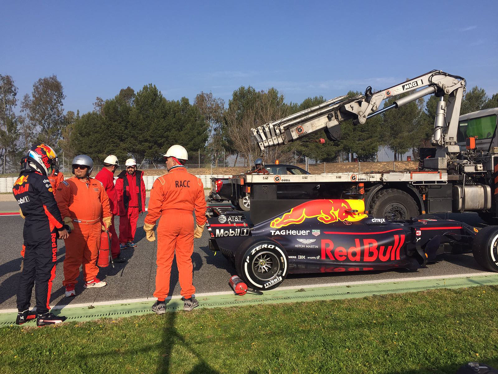 První nedobrovolná zastávka Daniela Ricciarda v předsezónních testech