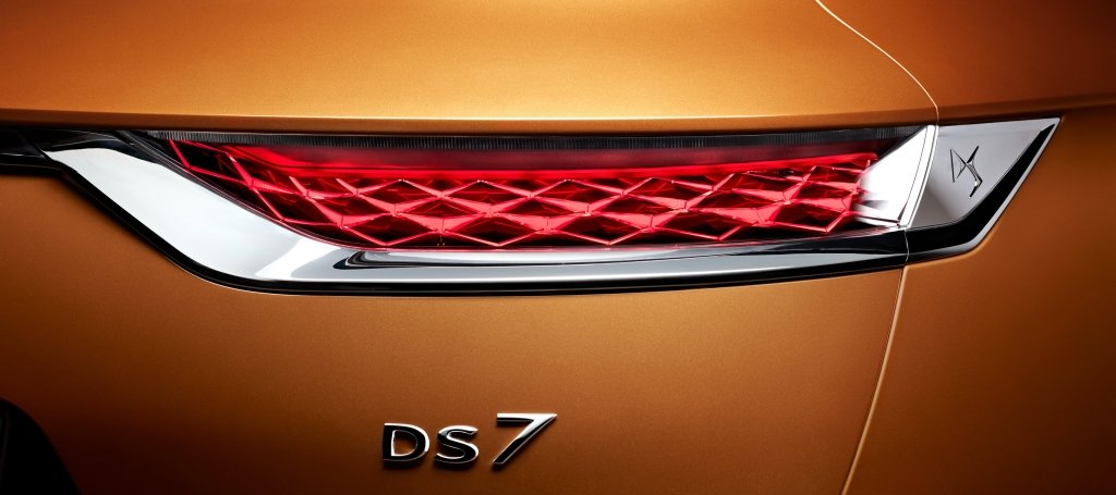 DS 7 Crossback je prvním SUV značky pro Evropu, na mušce má Audi i BMW.