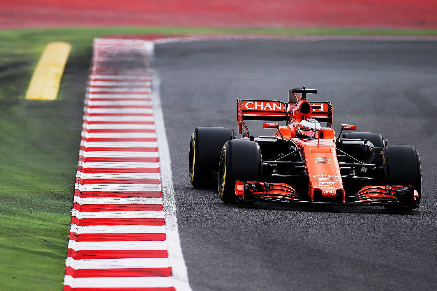 McLaren neujel problémům ani dnes - musel se měnit celý motor