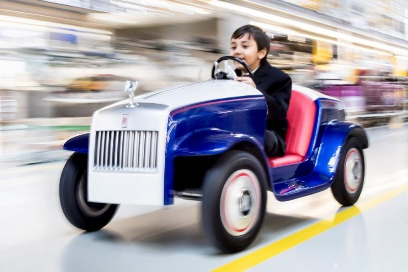 Nové vozítko značky Rrolls-Royce pro mladé pacienty nemocnice