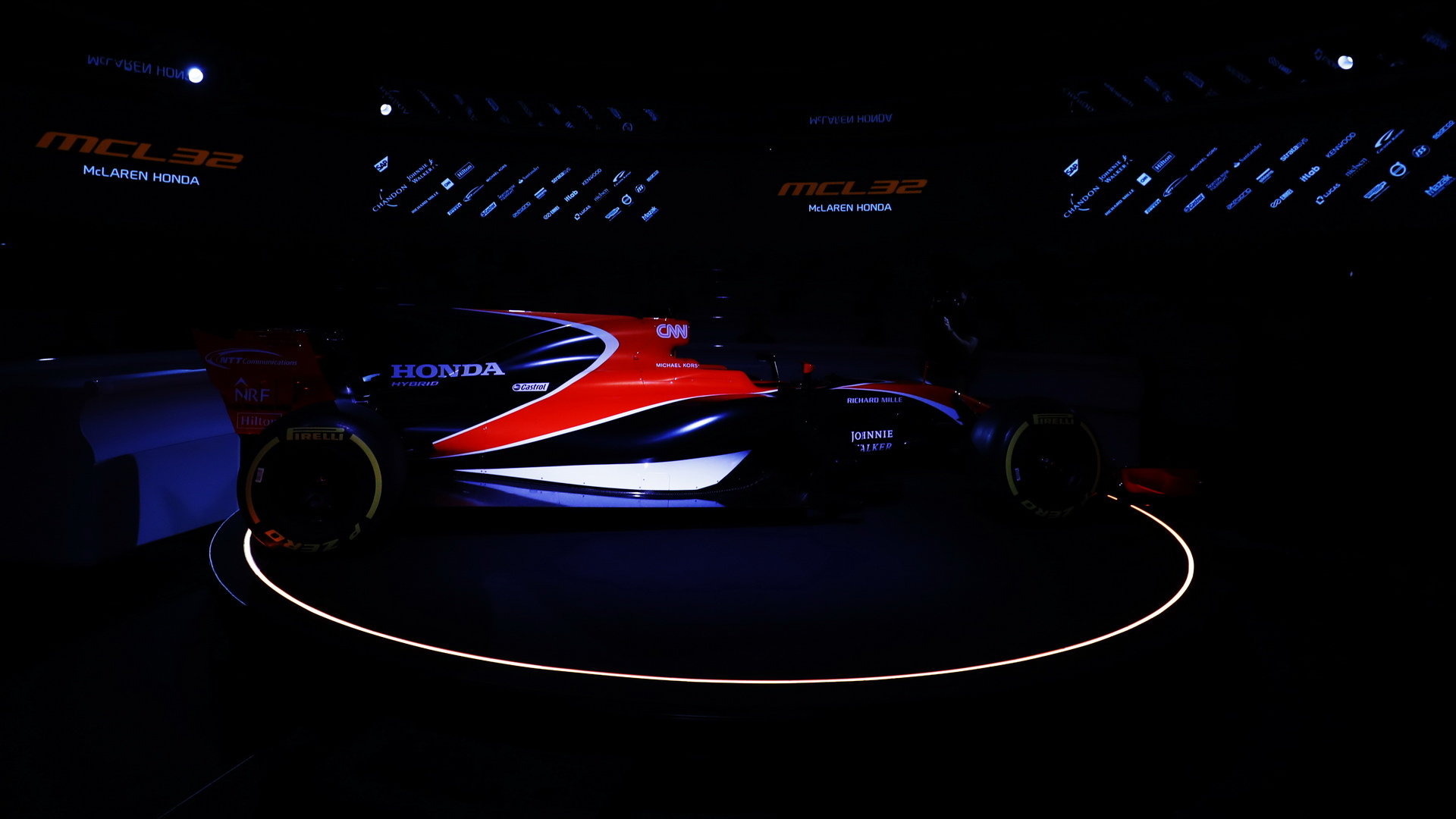 McLaren při předvádění tak trochu hrál všemi barvami