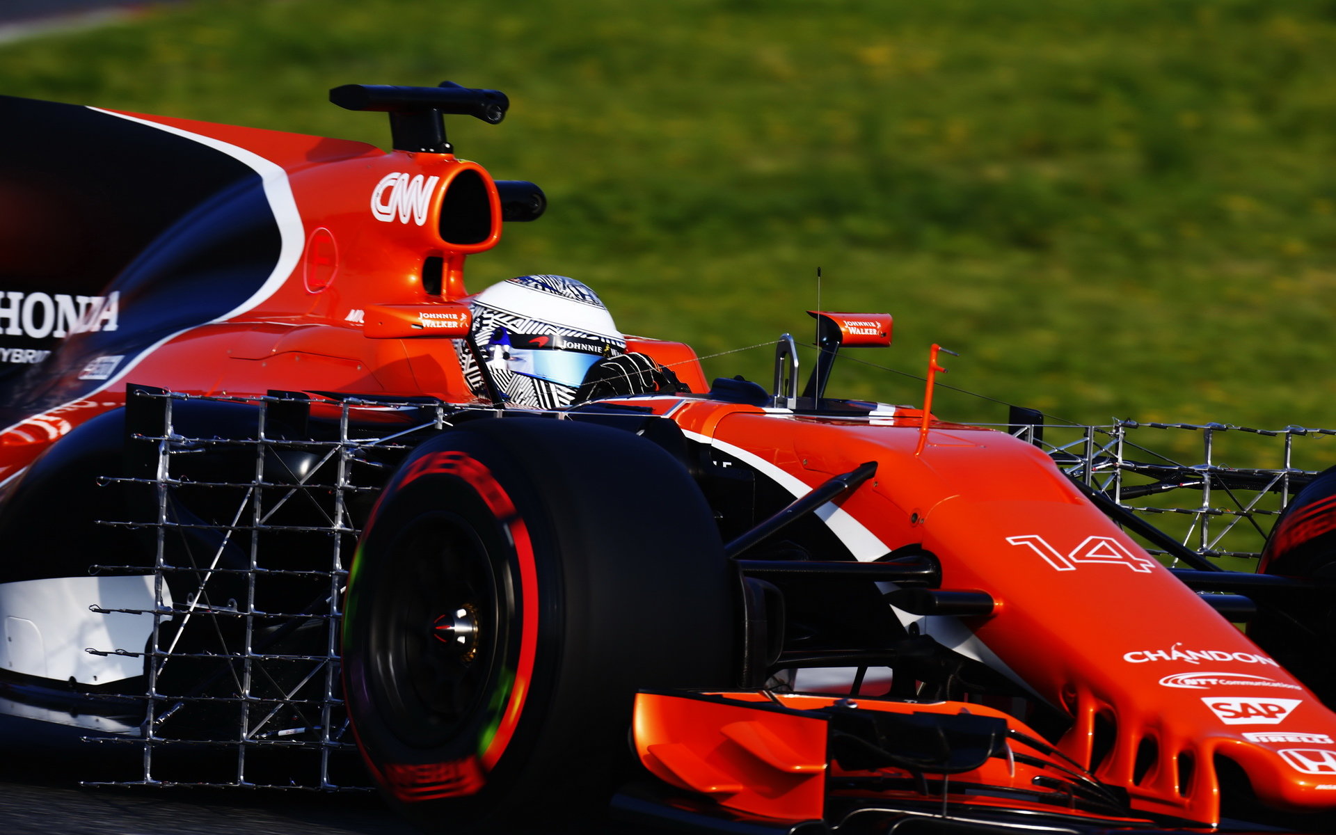 Fernando Alonso si jízdu s novou generaci aut po změně pravidel pochvaluje