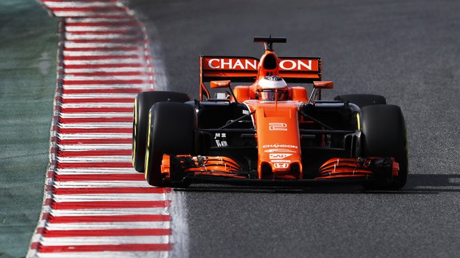 Stoffel Vandoorne s McLarenem MCL32 při předsezónních testech v Barceloně