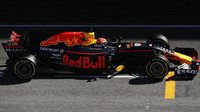 Max Verstappen s vozem Red Bull RB13 během druhých předsezónních testů v Barceloně