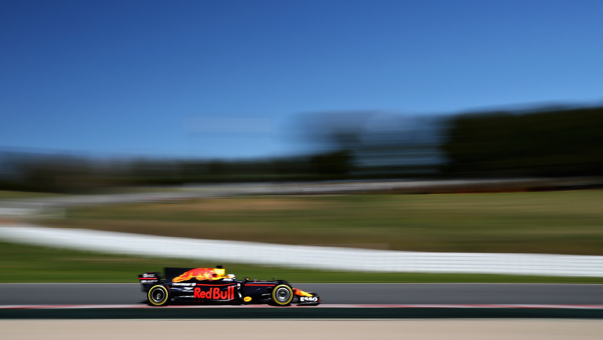 Ricciardo při odpolední závodní simulaci