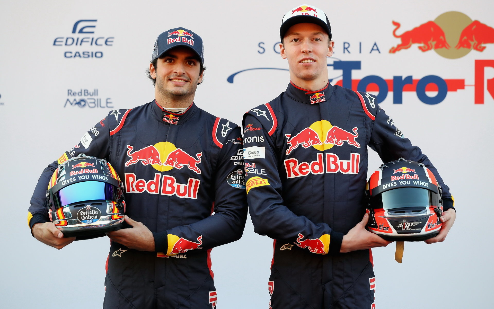 Jezdecká dvojice Toro Rosso: Carlos Sainz a Daniil Kvjat