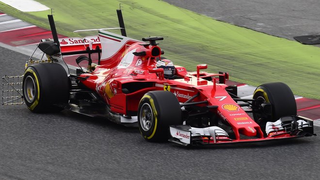 Kimi Räikkönen během předsezónních testů v Barceloně
