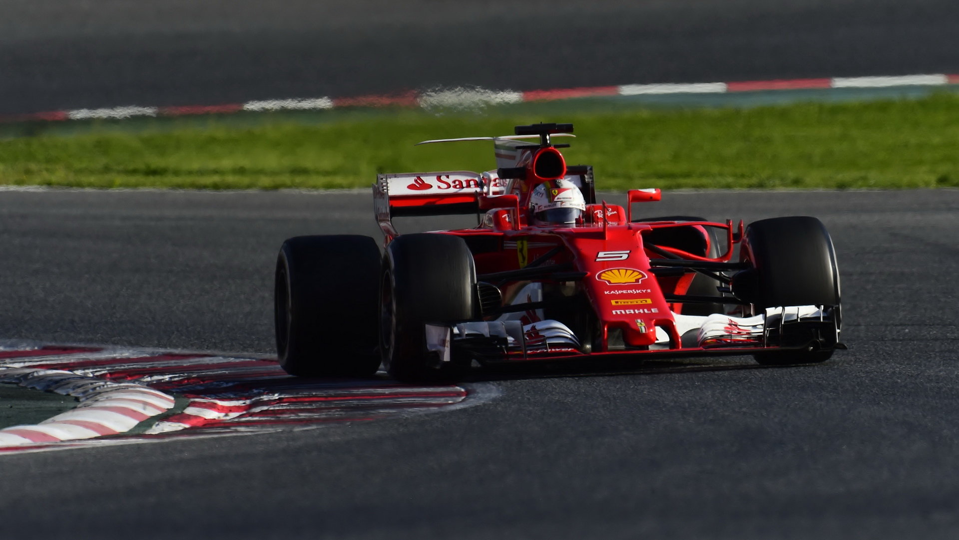 Vettel dopoledne využíval výhraně středně tvrdou směs