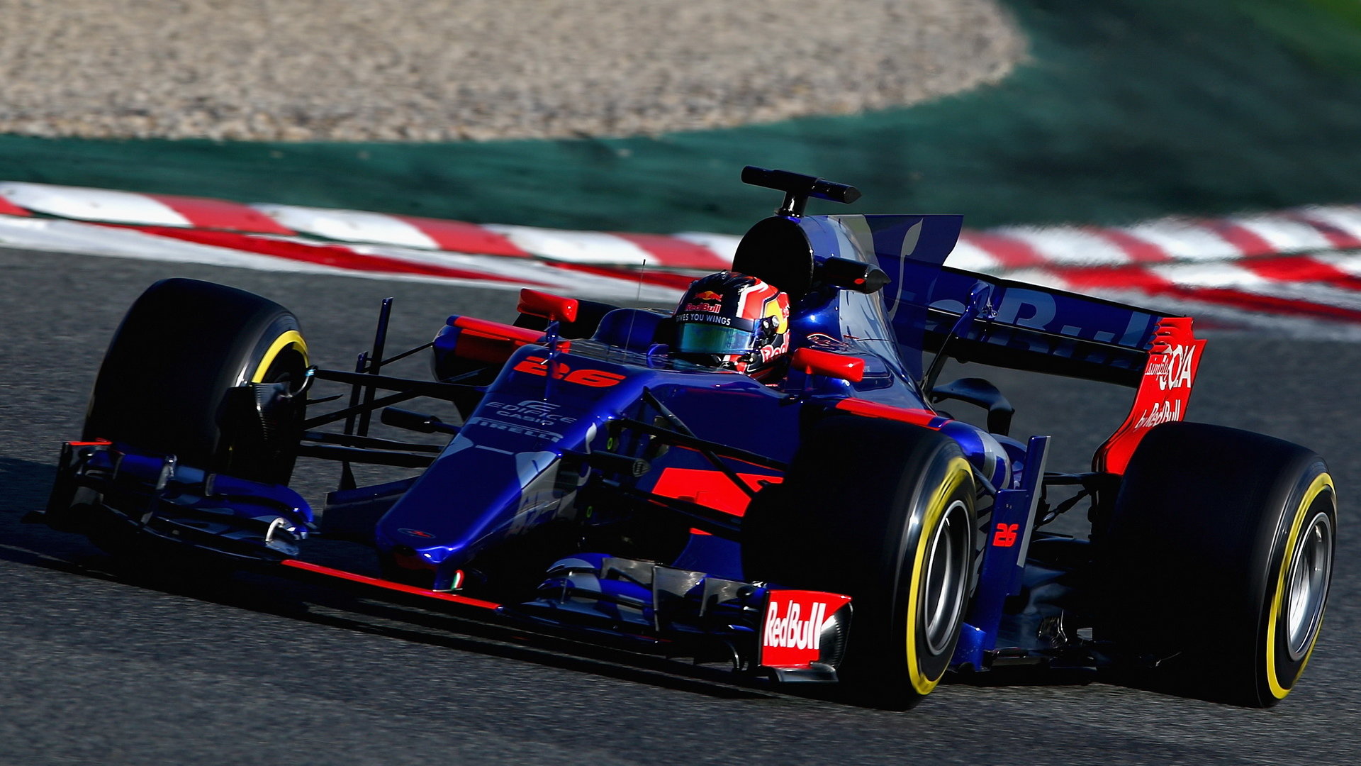 Toro Rosso STR12 si vyzkouší během testů v průběhu sezóny indonéský pilot (ilustrační foto)