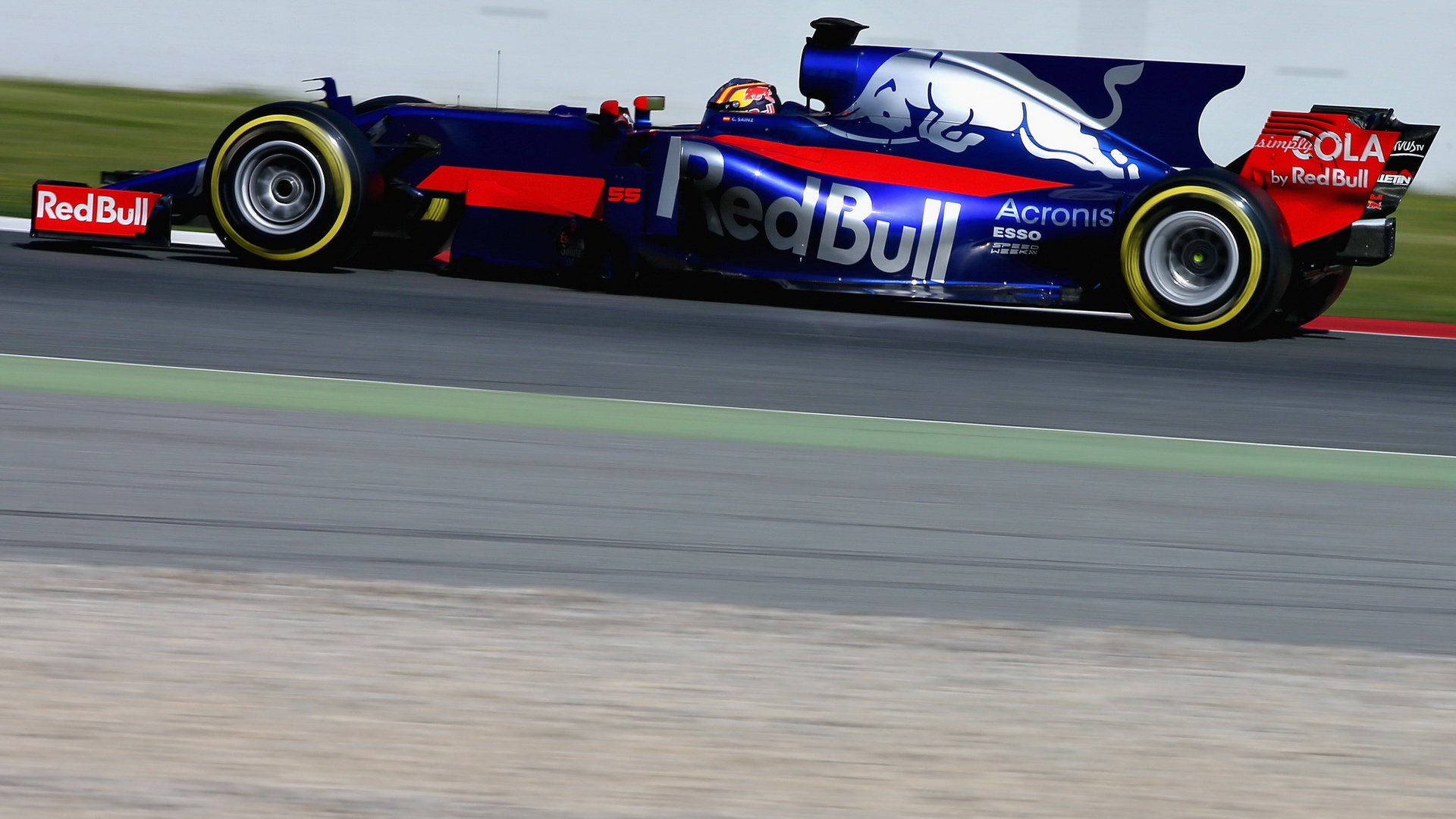 Carlos Sainz s vozem Toro Rosso STR12 během druhých předsezónních testů v Barceloně
