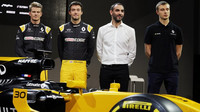 Piloti Renaultu - Hülkenberg, Palmer a Sirotkin - při slavnostní prezentaci