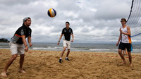 Sergio Pérez a Esteban Ocon si užívali hraní volejbalu v Austrálii