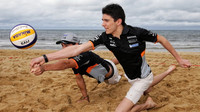 Sergio Pérez a Esteban Ocon si užívali hraní volejbalu v Austrálii