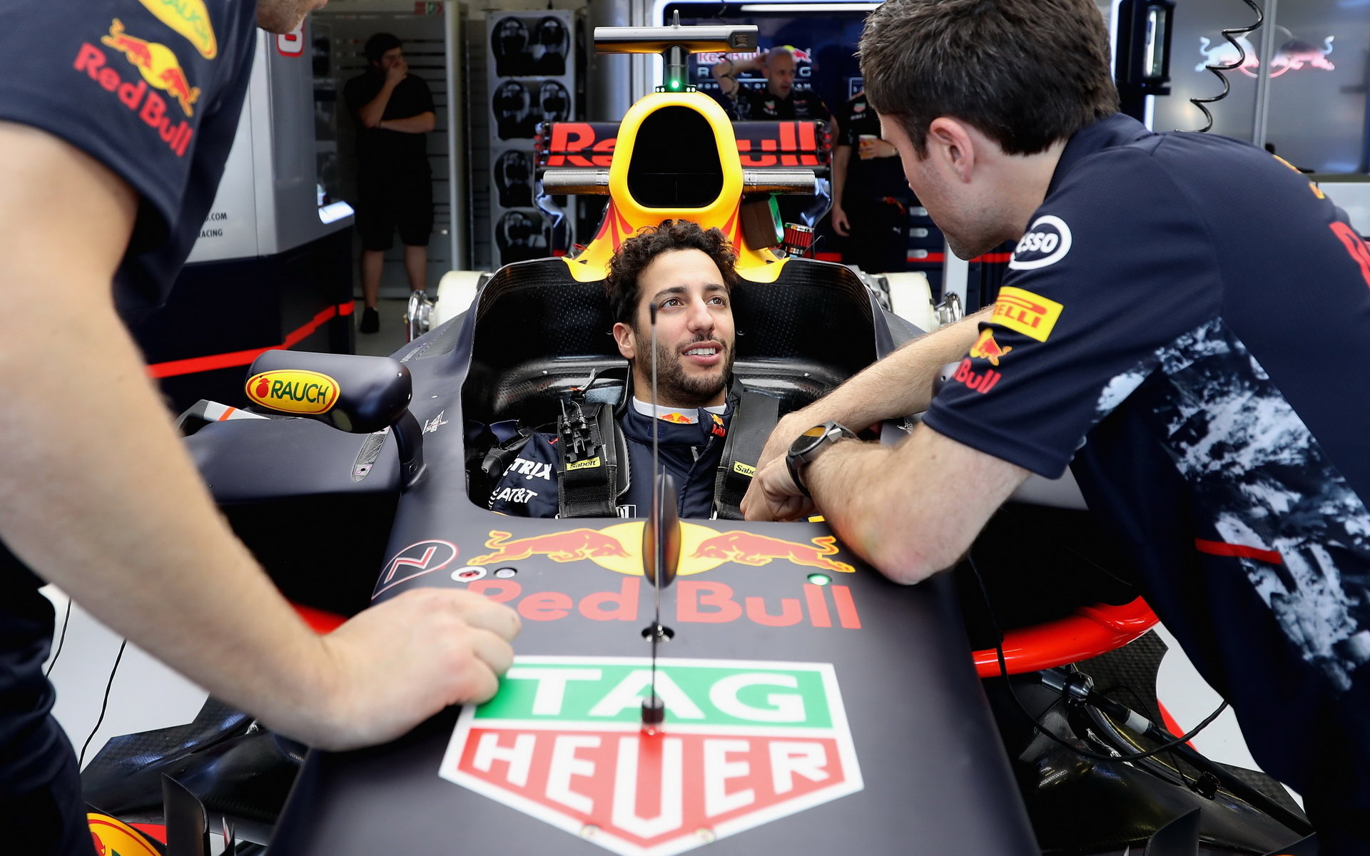 Daniel Ricciardo v novém vozu Red Bull RB13 - Renault v Austrálii
