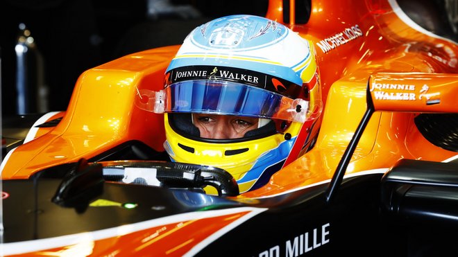 Fernando Alonso s McLarenem v Austrálii