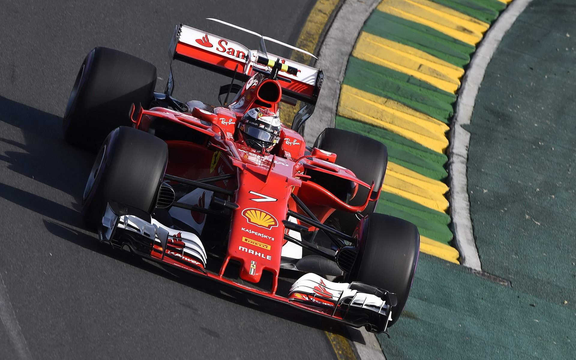 Kimi Räikkönen při prvním závodě sezóny v Austrálii