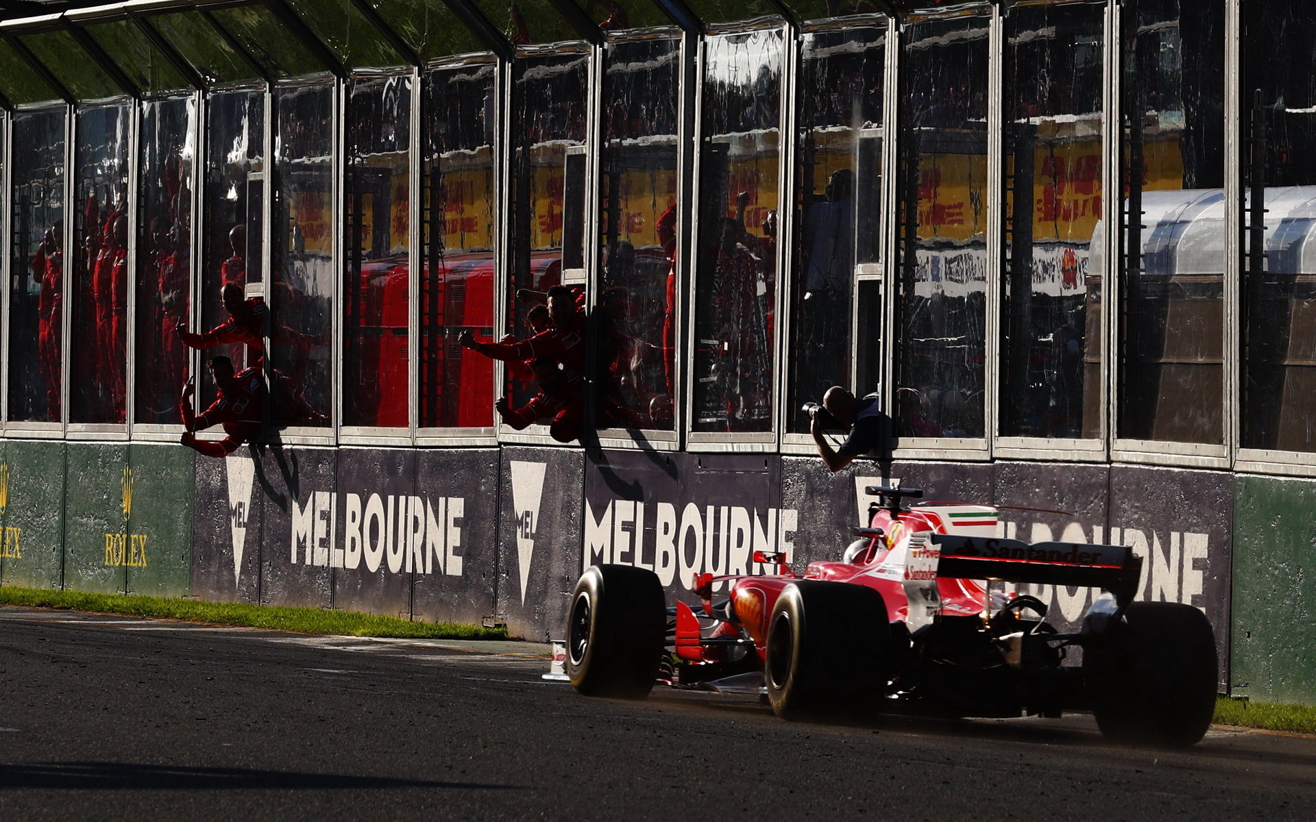 Sebastian Vettel v cíli prvního sezóního závodu v Austrálii