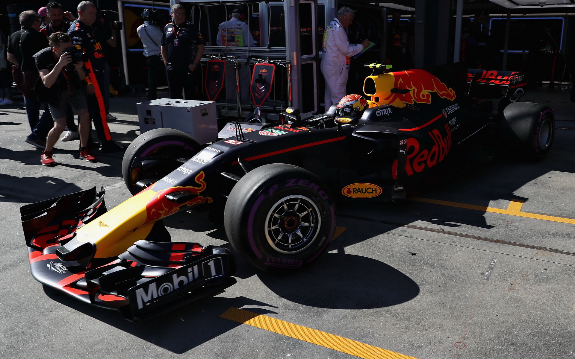 Red Bull se podle Helmuta Marka v oblasti šasi dotáhne na Mercedes a Ferrari do tří závodů