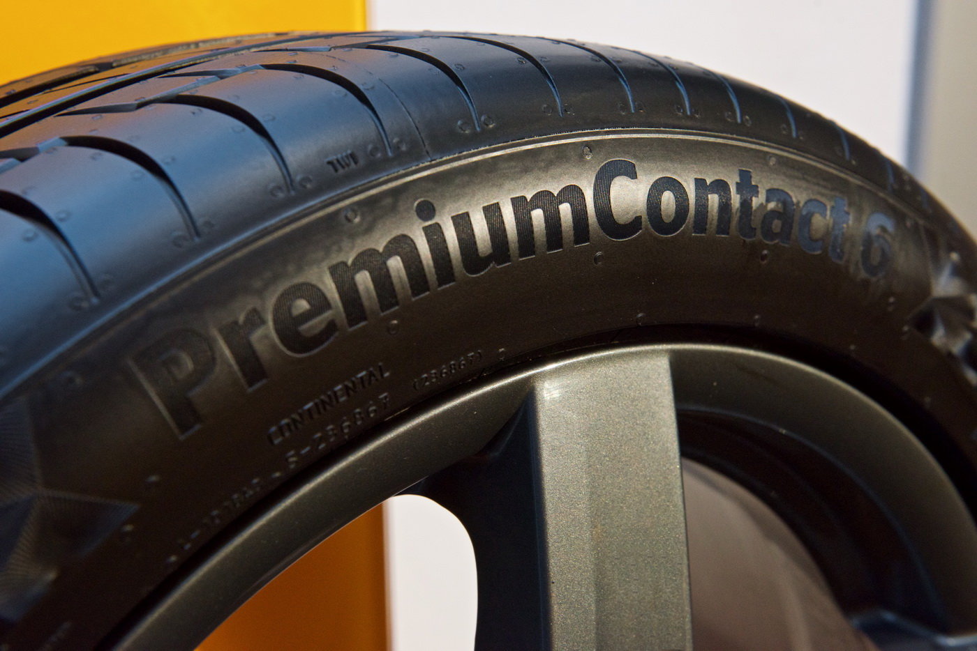 Nová letní pneumatika PremiumContact 6 uspěla hned na první pokus. V testu specializovaného německého magazínu Auto Bild překonala 51 konkurentů díky vyváženému výkonu na nejvyšší technologické úrovni.