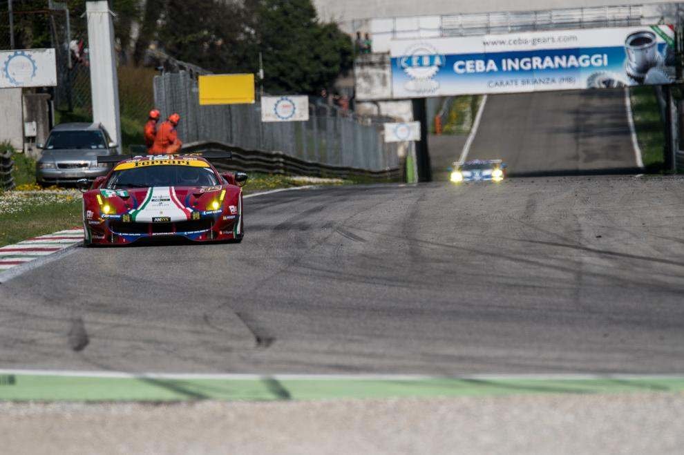 AF Corse Ferrari 488GTE při prologu v Monze