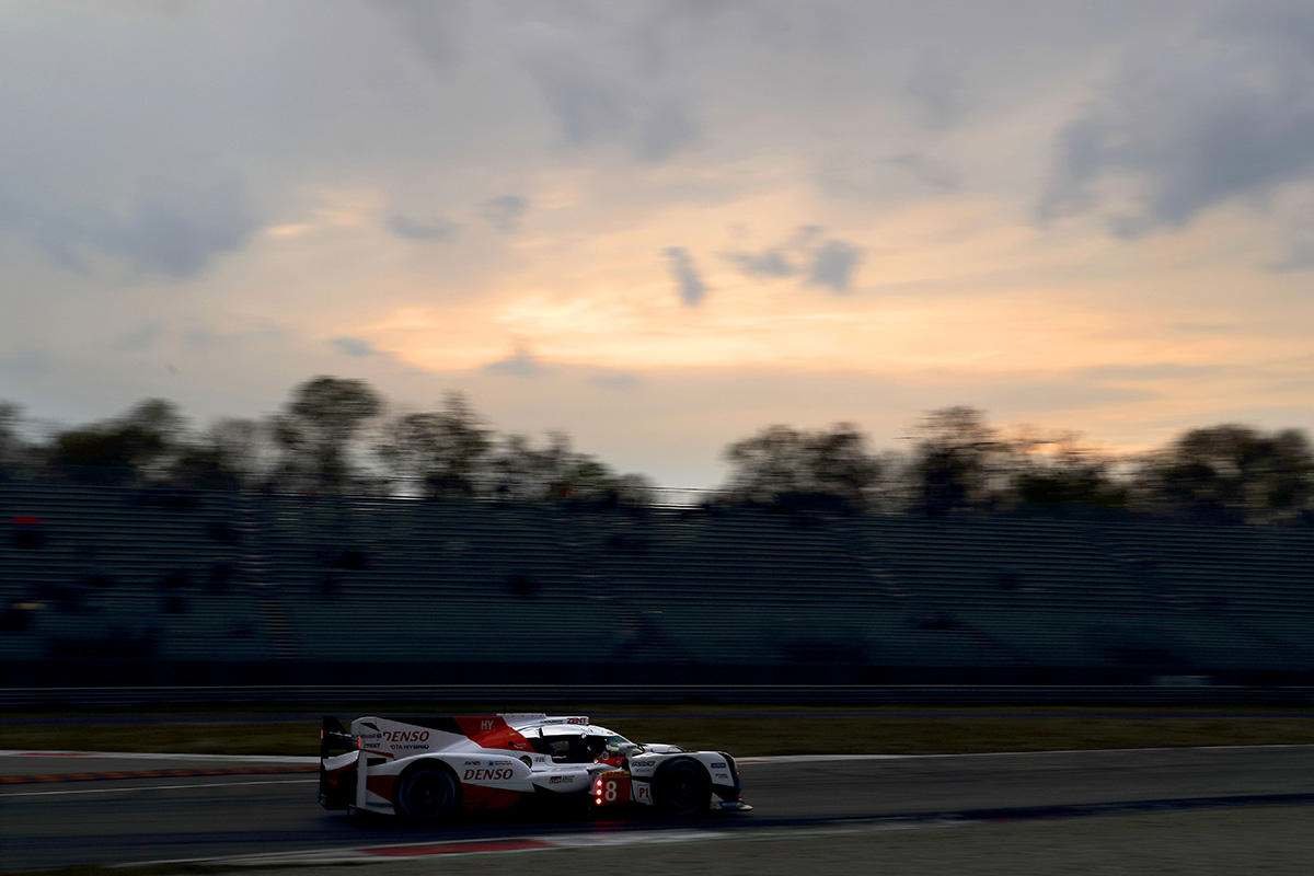 Prototyp Toyota TS050 Hybrid při prologu WEC 2017 v Monze