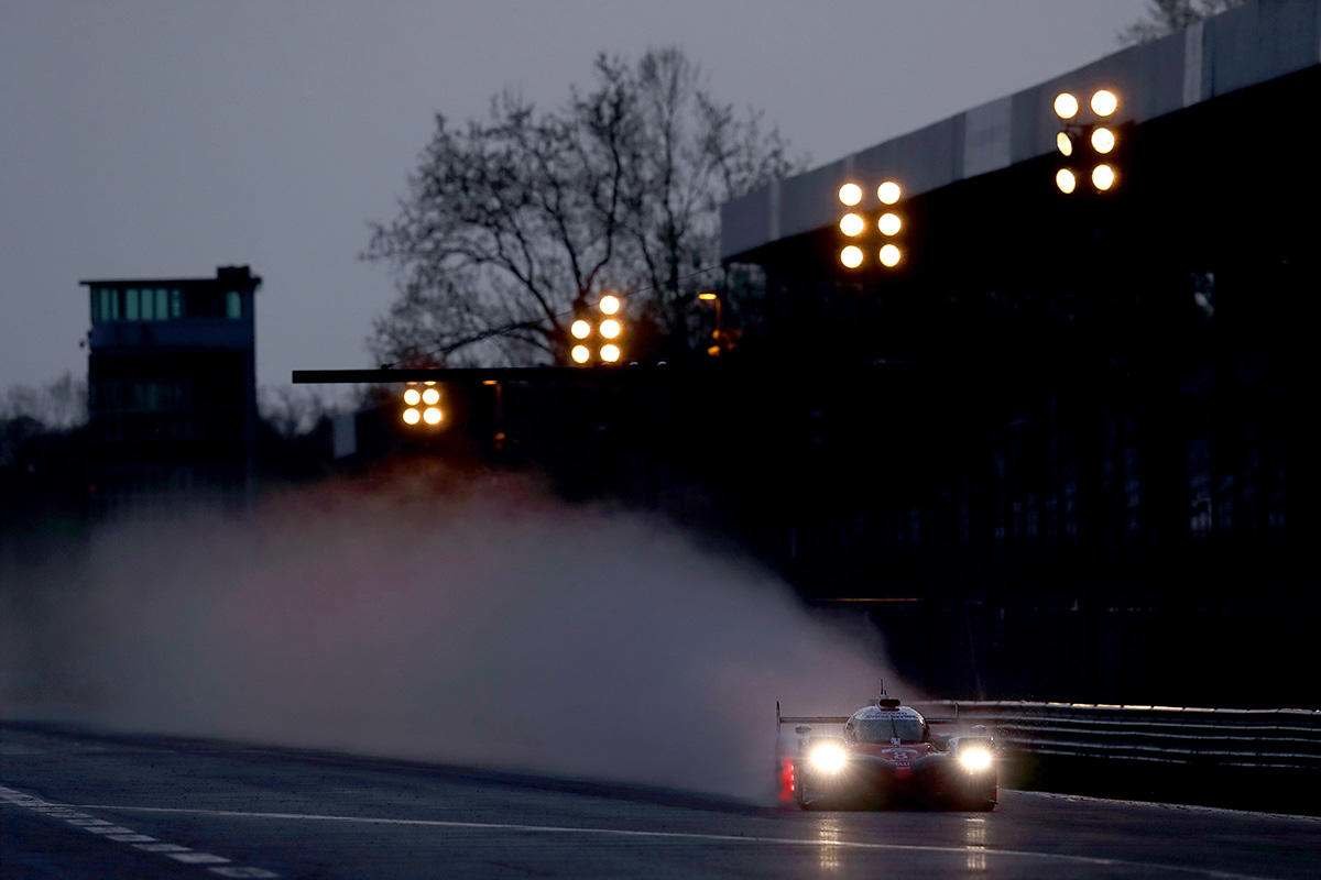 Prototyp Toyota TS050 Hybrid při prologu WEC 2017 v Monze