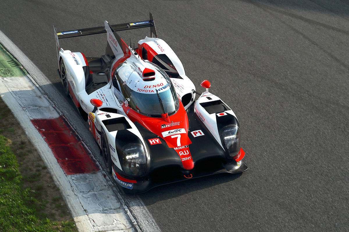 Prototyp Toyota TS050 Hybrid při prologu WEC 2017 v Monze