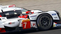 Prototyp Toyota TS050 Hybrid při prologu WEC 2017 v Monze