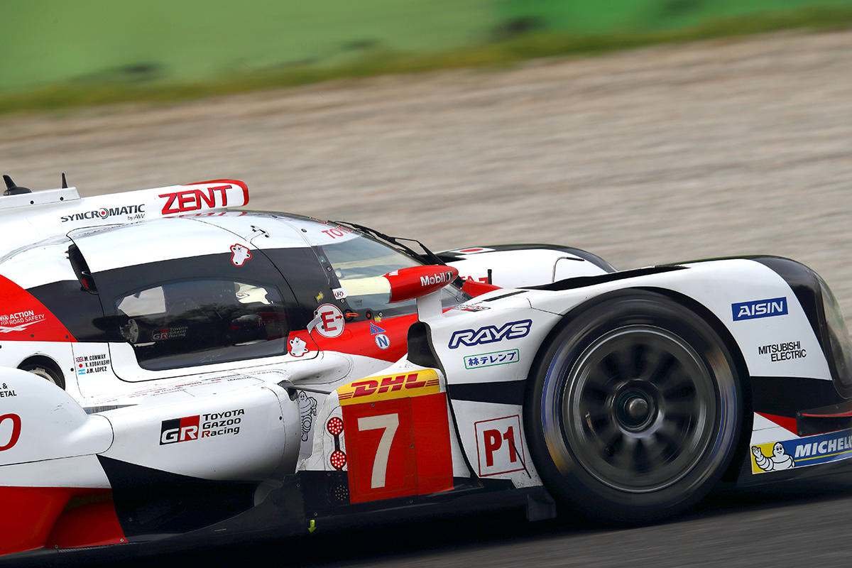 Prototyp Toyota TS050 Hybrid při prologu WEC 2017 v Monze